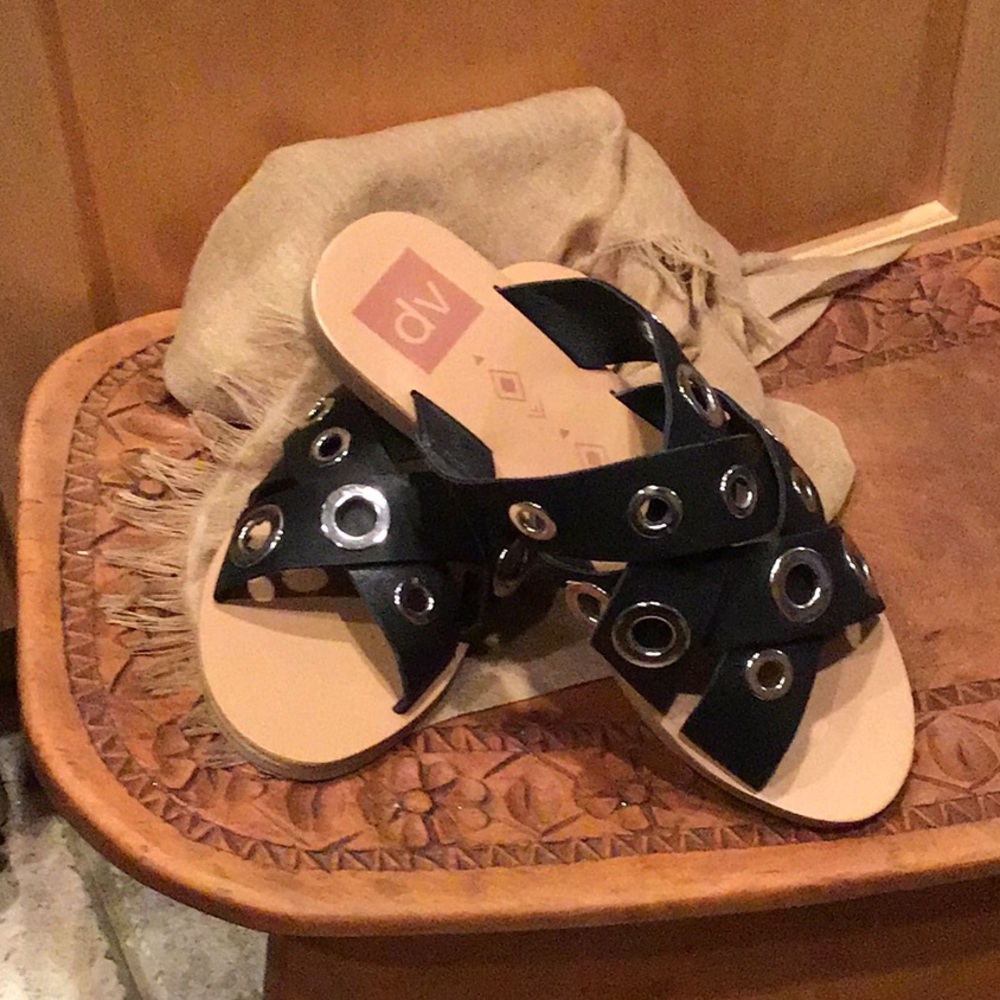 Super cute DV black sandals